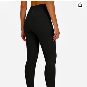 Yogalicious Cropped  Leggings W/ Mesh at Hem SZ-XS